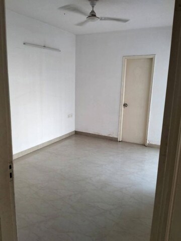 Room in 2 BHK Apartment at Radicon Vedantam, Sector 16c Greater Noida – for Rent