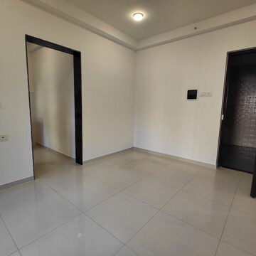 Room in 1 BHK Apartment at Lalani Valentine Apartment 1 Wing D, Malad East – for Rent