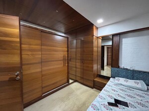 Room in 4 BHK Apartment at Ekta Lake Lucerne, Powai – for Sale