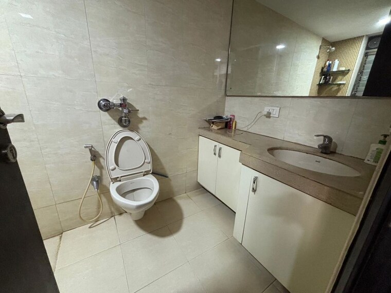 Bathroom, ekta-lake-lucerne 4 Bedroom 1645 Sq.Ft. Apartment In Powai Mumbai 10055690