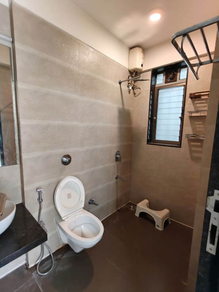 Bathroom, chembur 3 Bedroom 1300 Sq.Ft. Apartment In Chembur Mumbai 10055696