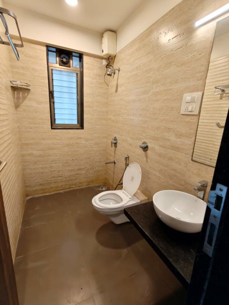 Bathroom, chembur 3 Bedroom 1300 Sq.Ft. Apartment In Chembur Mumbai 10055696