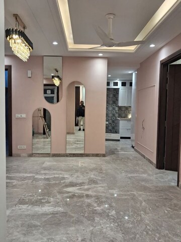 Building Lobby in 3 BHK Builder Floor at Ardee City, Sector 52 – for Rent