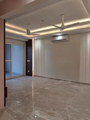 Room in 3 BHK Builder Floor at Ardee City, Sector 52 – for Rent