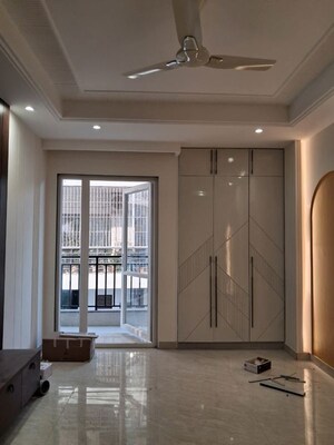 Building Lobby in 3 BHK Builder Floor at Ardee City, Sector 52 – for Rent