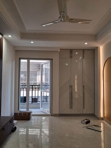 Building Lobby in 3 BHK Builder Floor at Ardee City, Sector 52 – for Rent