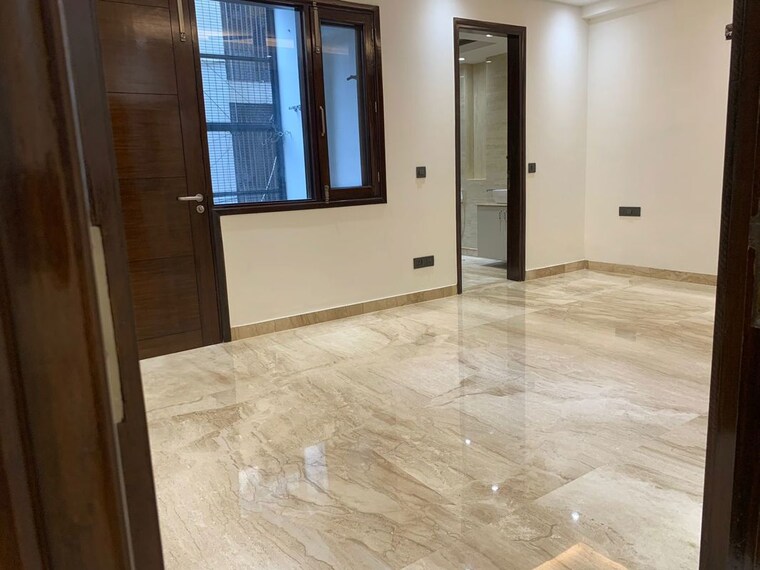 Room, malviya nagar 4 Bedroom 300 Sq.Yd. Apartment In Malviya Nagar Delhi 10055727