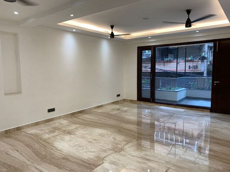 Room, malviya nagar 4 Bedroom 300 Sq.Yd. Apartment In Malviya Nagar Delhi 10055727