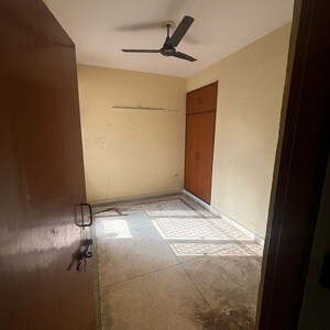 Room in 2.5 BHK Apartment at Alok Vihar, Sector 50 – for Sale