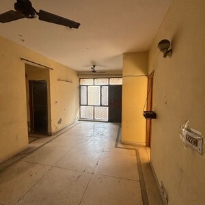 Room in 2.5 BHK Apartment at Alok Vihar, Sector 50 – for Sale