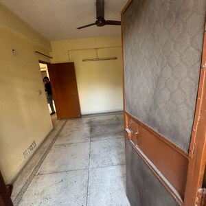 Room in 2.5 BHK Apartment at Alok Vihar, Sector 50 – for Sale