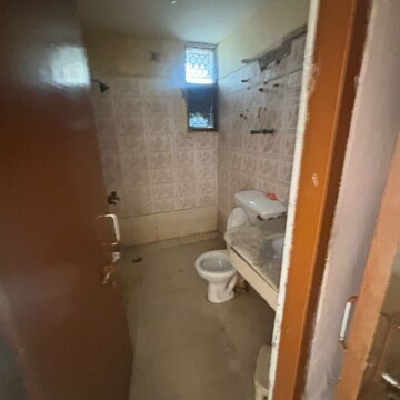 Bathroom in 2.5 BHK Apartment at Alok Vihar, Sector 50 – for Sale