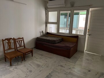 Living Room in 3 BHK Apartment at Nehru Nagar – for Rent