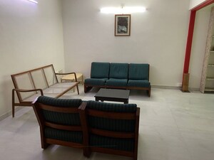 Living Room in 3 BHK Apartment at Nehru Nagar – for Rent