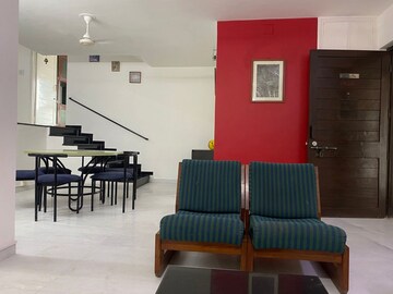 Living Room in 3 BHK Apartment at Nehru Nagar – for Rent