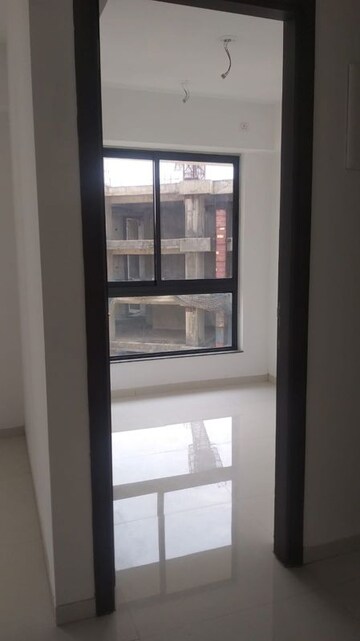 Room in 2 BHK Apartment at Sunteck City Avenue 2, Goregaon West – for Rent