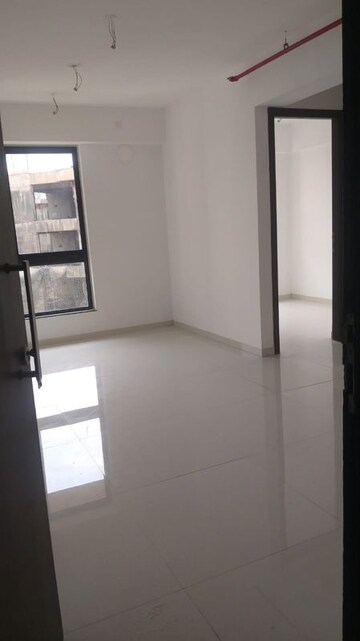 Room in 2 BHK Apartment at Sunteck City Avenue 2, Goregaon West – for Rent