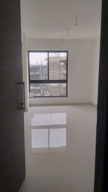 Room in 2 BHK Apartment at Sunteck City Avenue 2, Goregaon West – for Rent