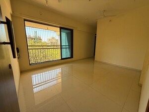 Room in 1.5 BHK Apartment at Malad West – for Sale