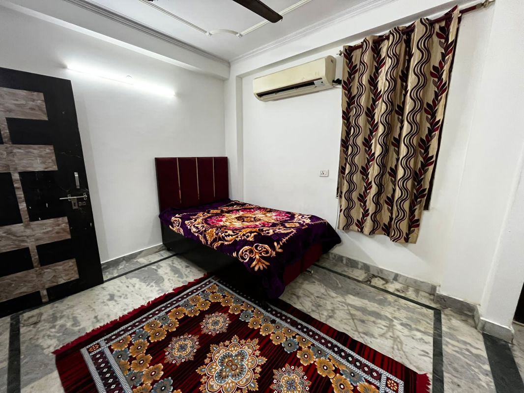 1 RkBuilder Floor For Rent in Saket