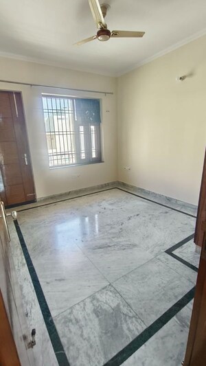 Room in 4 BHK Independent House at Palam Vihar Residents Association, Palam Vihar – for Rent