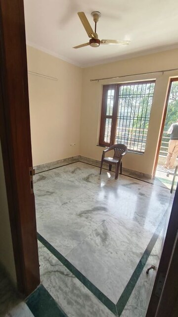 Room in 4 BHK Independent House at Palam Vihar Residents Association, Palam Vihar – for Rent