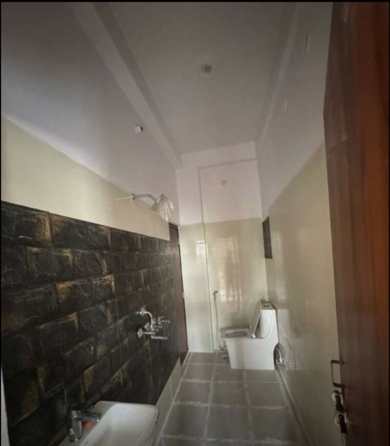 Bathroom, gomti nagar 3 Bedroom 1500 Sq.Ft. Independent House In Gomti Nagar Lucknow 10055832