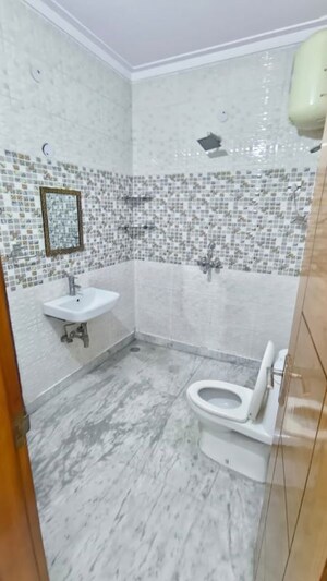 Bathroom in 4 BHK Independent House at Ansal Plaza Gurgaon, Palam Vihar – for Rent