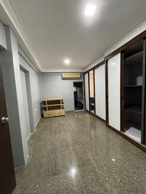 Room in 3 BHK Apartment at Royal Garden CHS Parel, Parel – for Sale