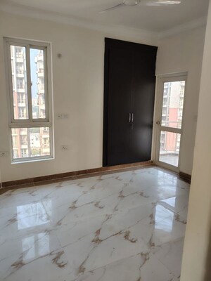 Room in 4 BHK Apartment at SDS NRI Residency Omega II, Omega Ii Greater Noida – for Rent