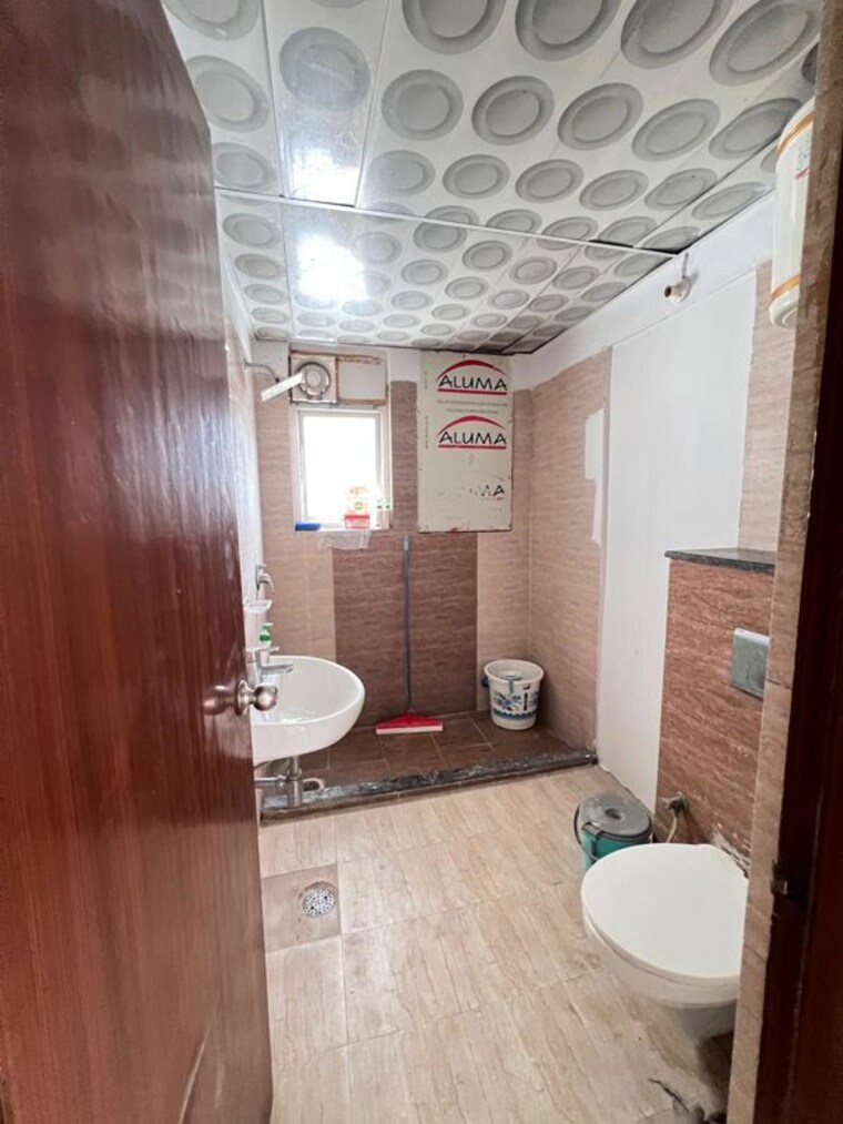 Bathroom, nk-sharma-savitry-greens 2 Bedroom 1300 Sq.Ft. Apartment In Lohgarh Zirakpur 10055864