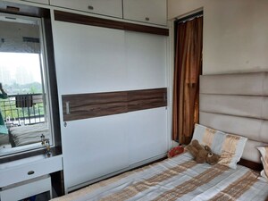 Room in 4 BHK Apartment at Mayfair Akshay, Lokhandwala – for Rent