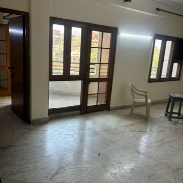 Room in 4 BHK Apartment at Alok Vihar, Sector 50 – for Sale