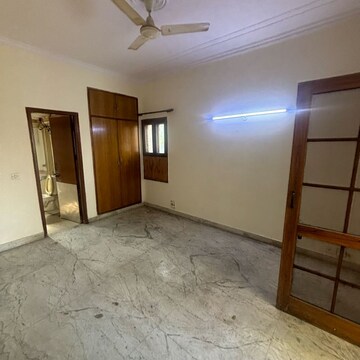 Room in 4 BHK Apartment at Alok Vihar, Sector 50 – for Sale