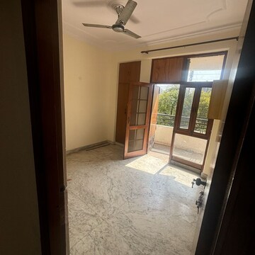 Room in 4 BHK Apartment at Alok Vihar, Sector 50 – for Sale