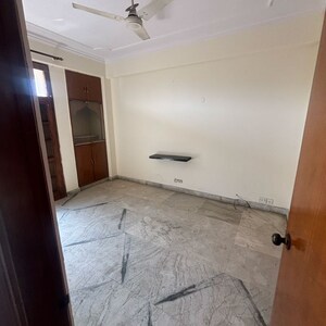 Room in 4 BHK Apartment at Alok Vihar, Sector 50 – for Sale