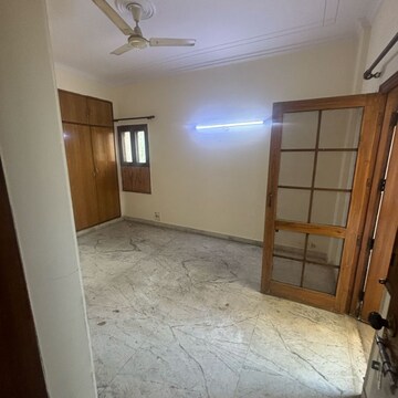 Room in 4 BHK Apartment at Alok Vihar, Sector 50 – for Sale