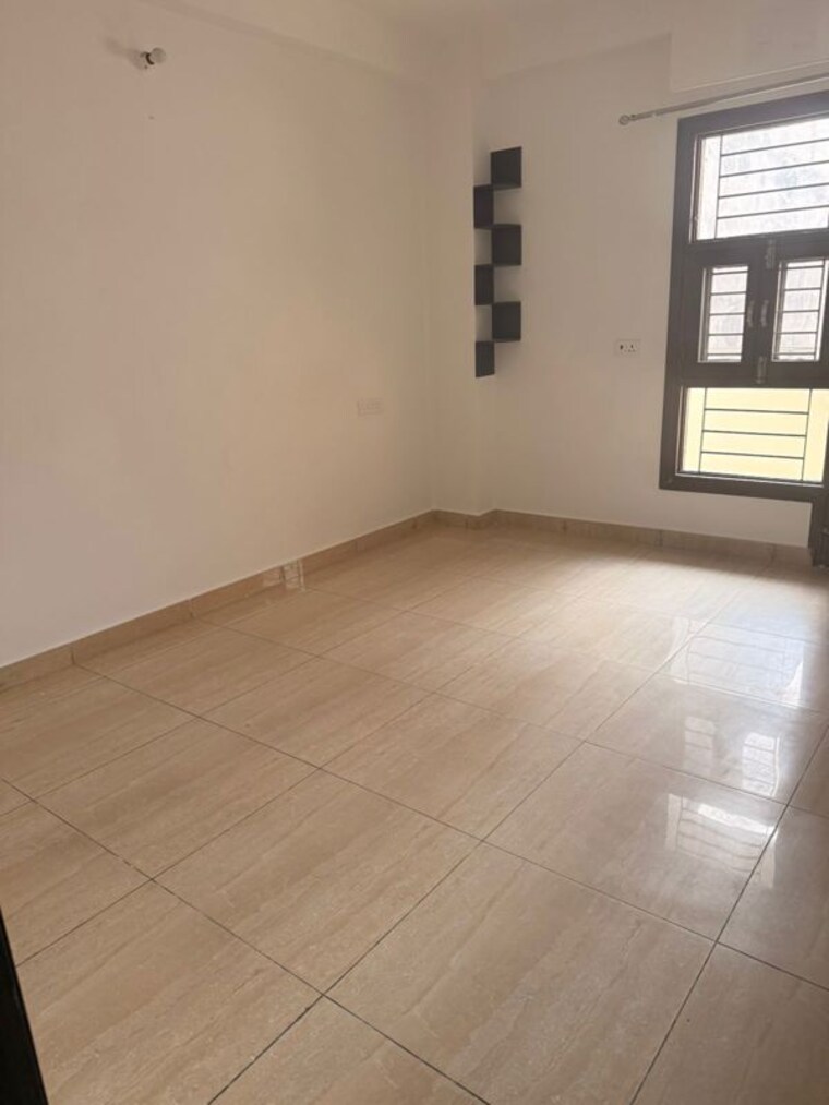 Room, sector 9 3 Bedroom 500 Sq.Yd. Builder Floor In Sector 9 Gurgaon 10055890