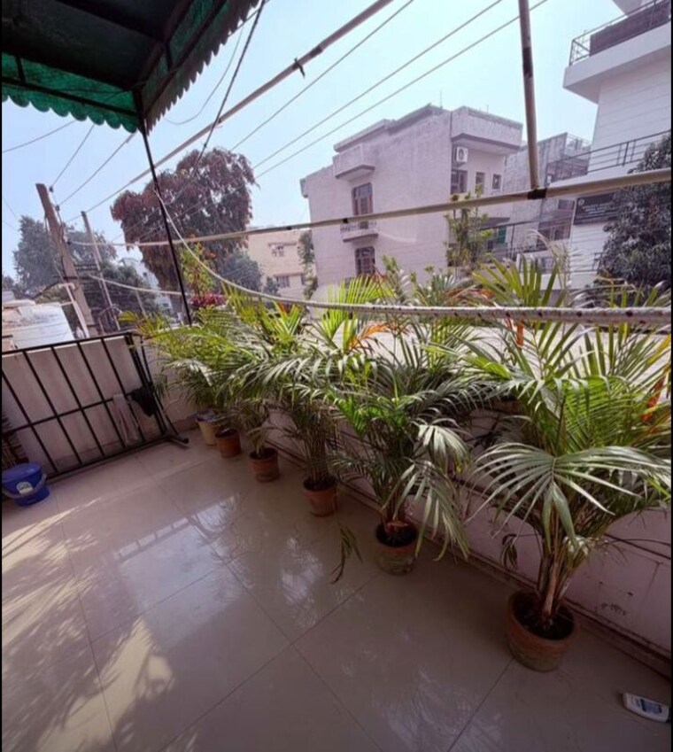 Balcony, sector 64 3 Bedroom 800 Sq.Ft. Builder Floor In Sector 64 Chandigarh 10055909