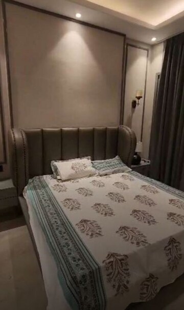 Bedroom in 5 BHK Villa at Hazratganj – for Rent