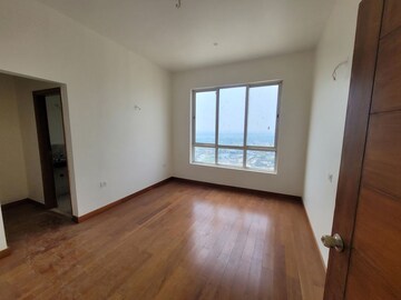 Room in 3 BHK Apartment at Jaypee Greens Kosmos, Sector 134 – for Rent