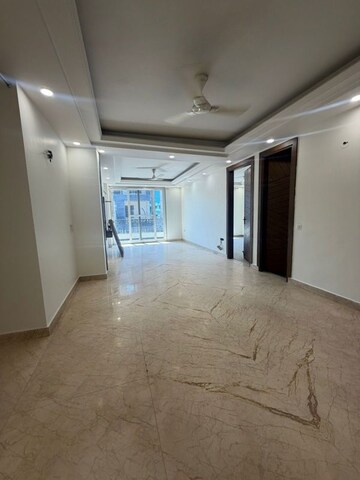 Room in 3 BHK Builder Floor at Sector 15 – for Rent