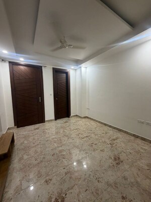 Room in 3 BHK Builder Floor at Sector 15 – for Rent