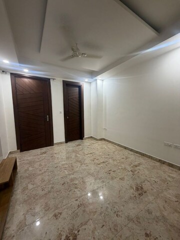 Room in 3 BHK Builder Floor at Sector 15 – for Rent