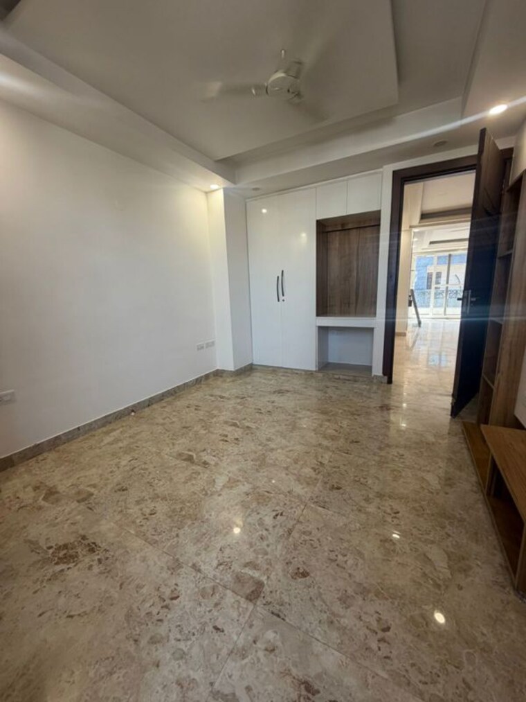 Room, sector 15 3 Bedroom 2000 Sq.Ft. Builder Floor In Sector 15 Gurgaon 10055939