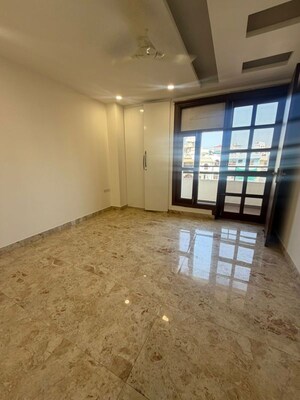 Room in 3 BHK Builder Floor at Sector 15 – for Rent