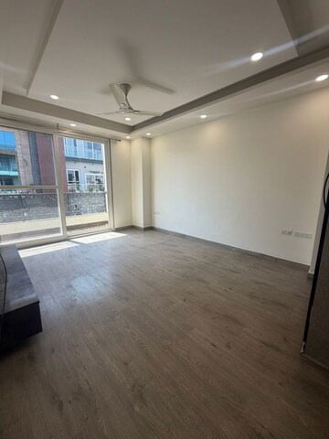 Room in 3 BHK Builder Floor at Sector 15 – for Rent