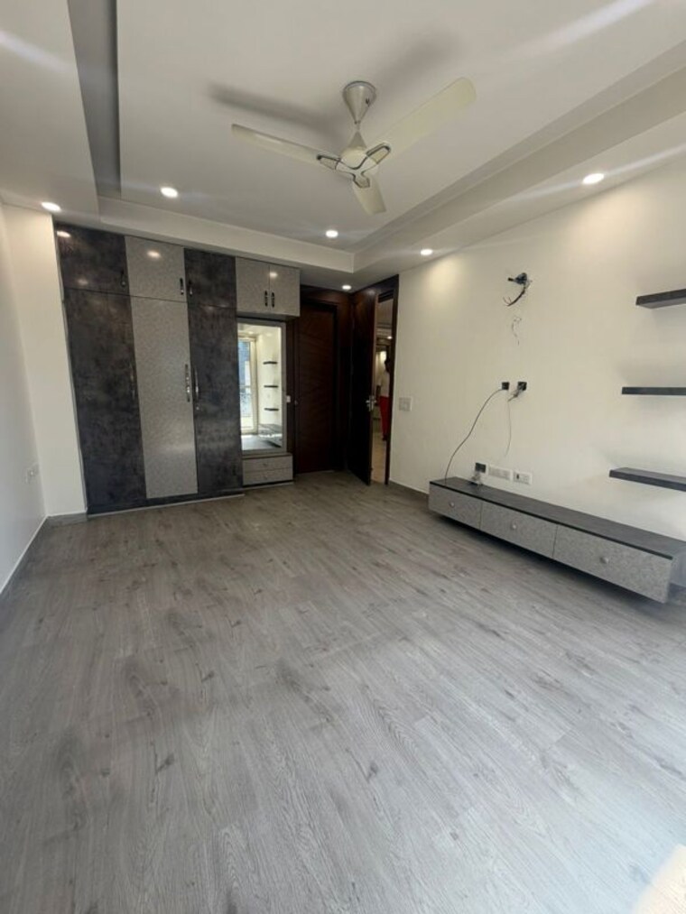 Room, sector 15 3 Bedroom 2000 Sq.Ft. Builder Floor In Sector 15 Gurgaon 10055939