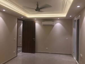 Room in 4 BHK Apartment at Greater Kailash ii – for Sale