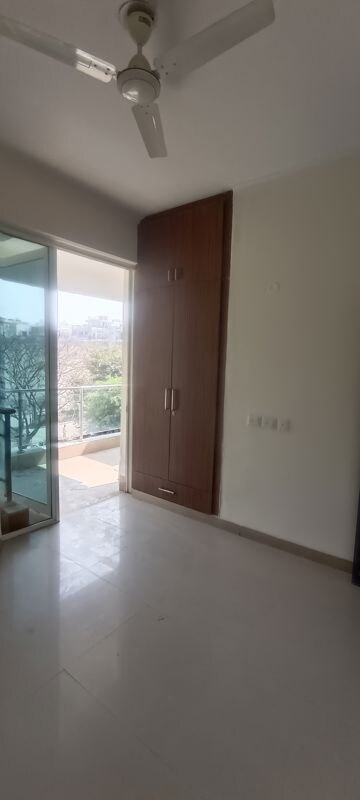 Room in 3 BHK Apartment at Ansal API Esencia, Sector 67 – for Rent